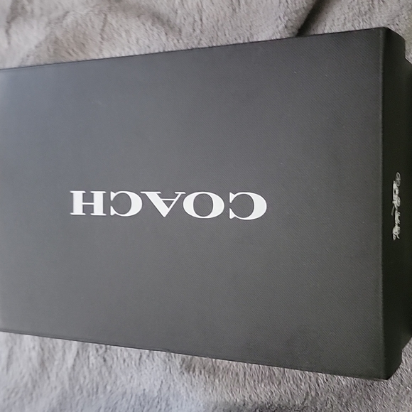 Brand new Coach slides - Picture 4 of 4